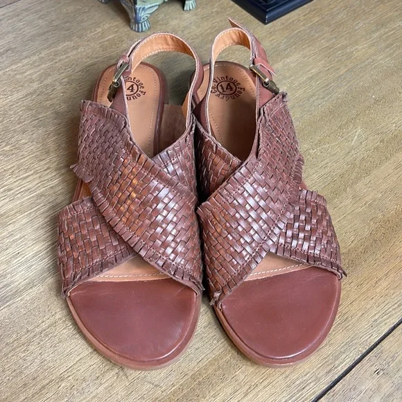 VINTAGE FOUNDRY CO. LEATHER SANDALS - Picture 3 of 9